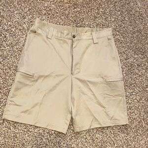 Izod Men's Tan Cargo Shorts